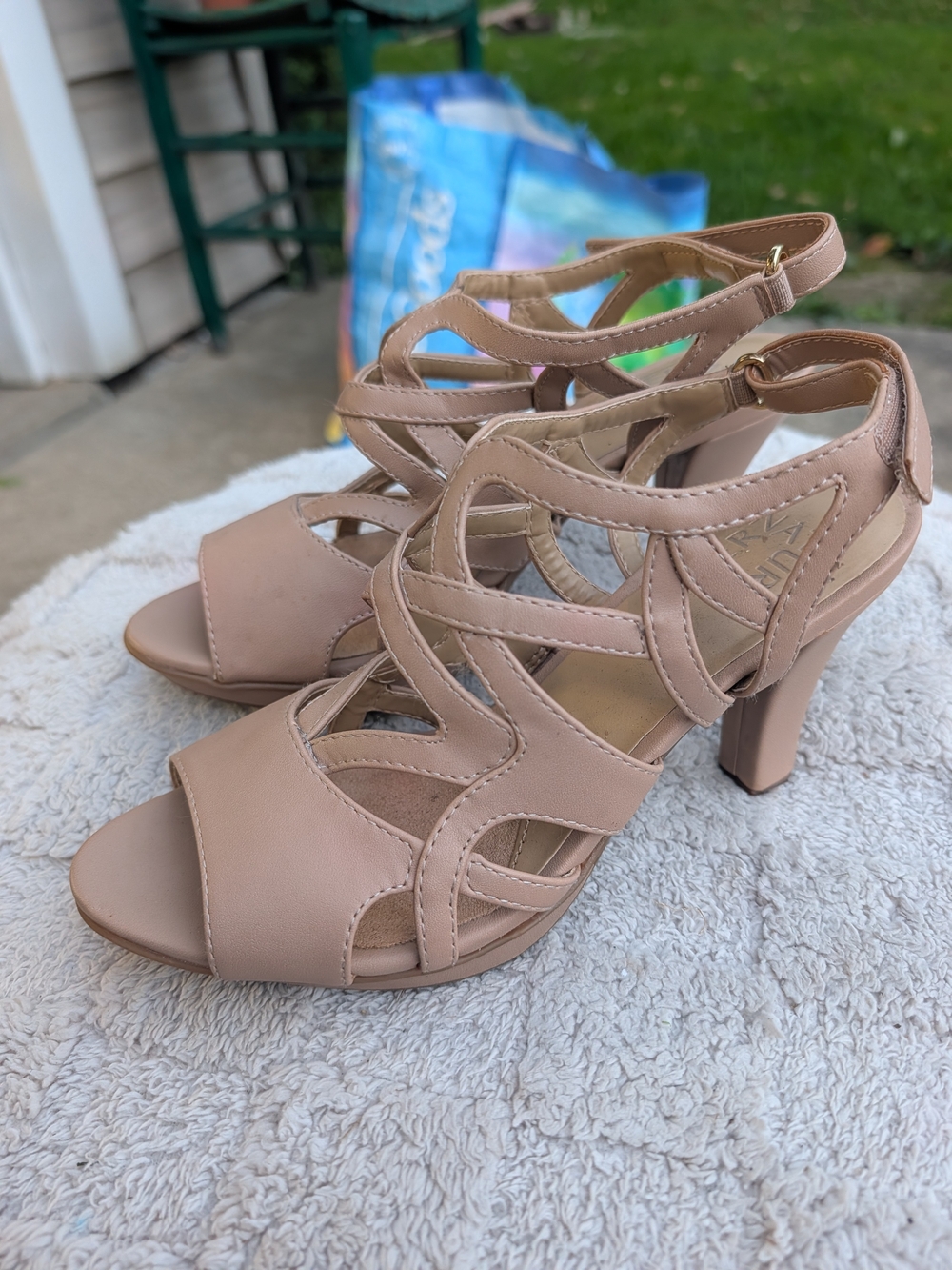 Nude Naturalizer Open Toe Heels Size 7